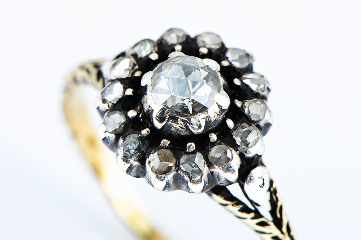 [写真] ANTIQUE GALLERY VIA